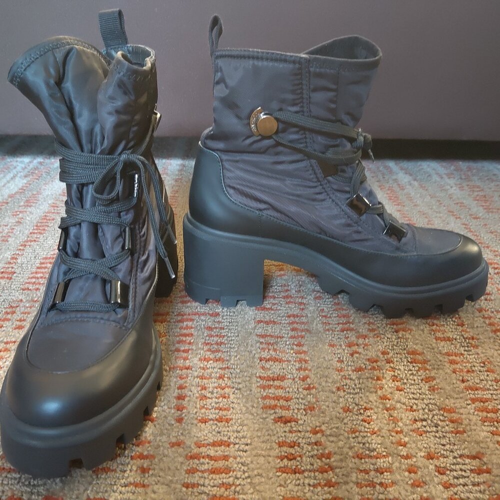 Moncler Cheryne Log-sole Ankle Booties
